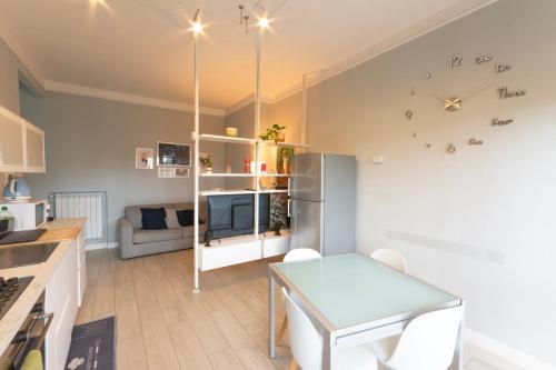 A kitchen or kitchenette at Fabio's guesthouse&parking