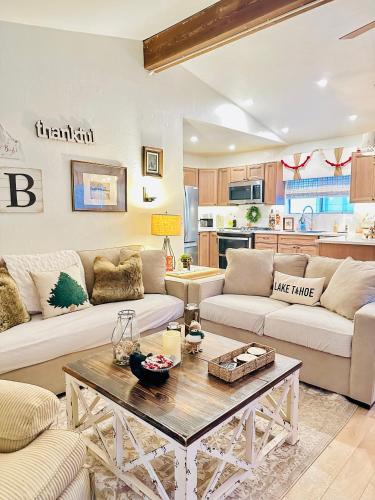 a living room with two couches and a table at The Aspen House in Tahoma