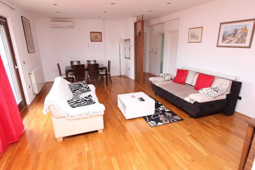 Traumhaftes Apartment in Rovinj nur 300 Meter zum Strand mit Taxibootverbindung