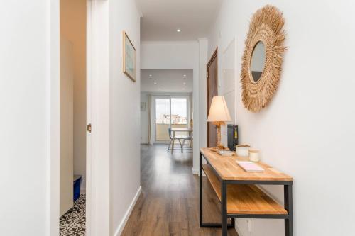 a hallway with a desk and a mirror on a wall at Lovely 2 Bedroom Apartment in Caparica in Almada
