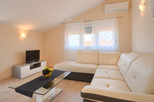 Charmantes Apartment nur 800 Meter zum Strand mit Pool, Grillbereich, Waschmaschine