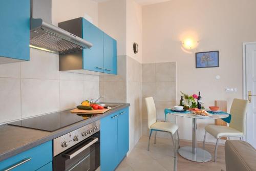 Mediterranes Apartment mit 60m2 Pool, BBQ-Bereich, Liegen, Waschmaschine