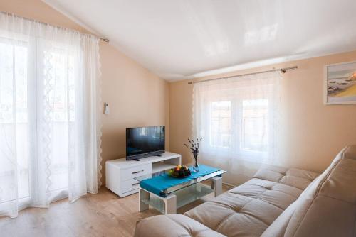 Mediterranes Apartment mit 60m2 Pool, BBQ-Bereich, Liegen, Waschmaschine