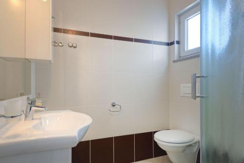 Mediterranes Apartment mit 60m2 Pool, BBQ-Bereich, Liegen, Waschmaschine