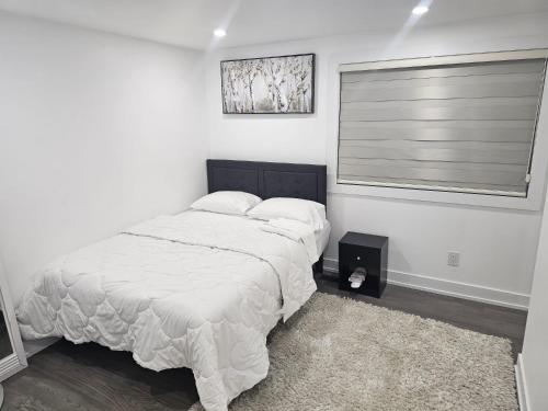 Postel nebo postele na pokoji v ubytování Cozy Fully Furnished Home