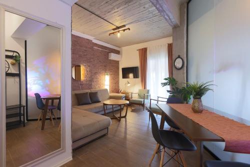 Papazoli Peaceful Central Living