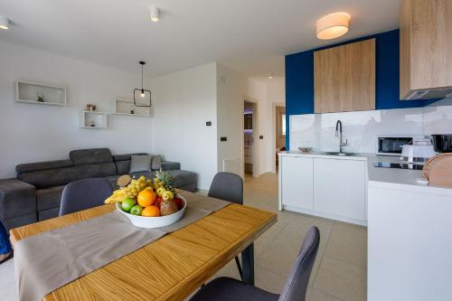 Beeindruckendes Apartment nur 500 Meter zum Strand mit Meerblick, Sauna, Gym, Pool