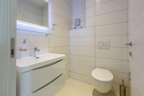 Beeindruckendes Apartment nur 500 Meter zum Strand mit Meerblick, Sauna, Gym, Pool