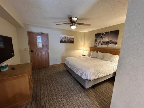 Ένα ή περισσότερα κρεβάτια σε δωμάτιο στο Grand Lodge Crested Butte