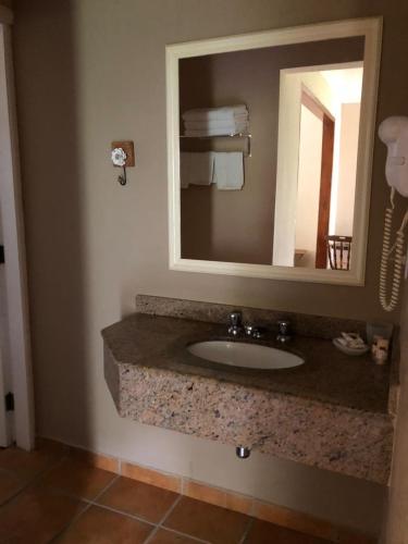 a bathroom with a sink and a mirror at Hotel Fazenda São Francisco in Cunha