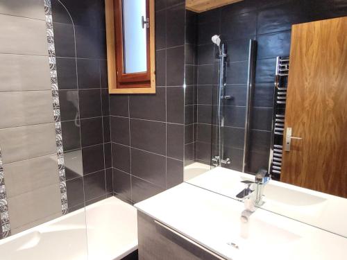 Appartement 3 étoiles rénové aux Gets, au pied des pistes, parking et wifi inclus, pour 8 pers.