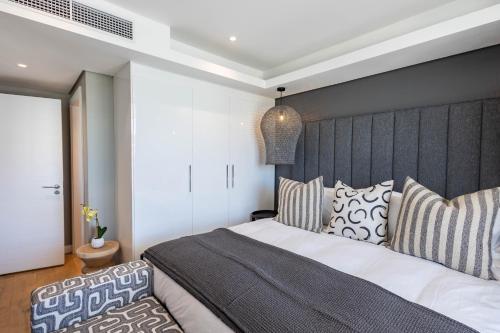 Ένα ή περισσότερα κρεβάτια σε δωμάτιο στο Plett Quarter Apartments
