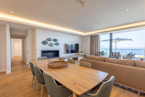 Μια τηλεόραση ή/και κέντρο ψυχαγωγίας στο Plett Quarter Apartments