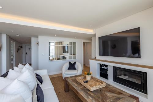 Μια τηλεόραση ή/και κέντρο ψυχαγωγίας στο Plett Quarter Apartments