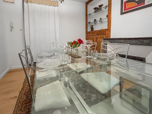 Dapur atau dapur kecil di Maison rustique avec patio privé