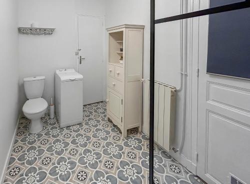 Bilik mandi di Maison rustique avec patio privé