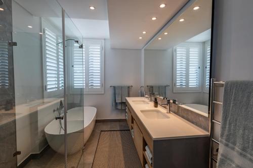 Ένα μπάνιο στο Plett Quarter Apartments