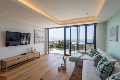 Μια τηλεόραση ή/και κέντρο ψυχαγωγίας στο Plett Quarter Apartments