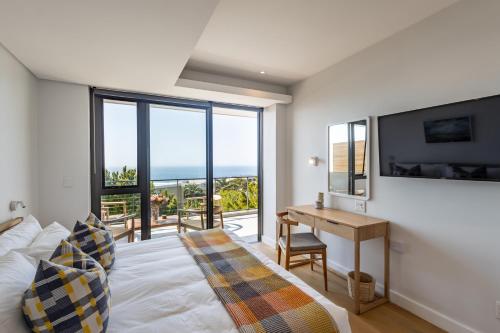 Μια τηλεόραση ή/και κέντρο ψυχαγωγίας στο Plett Quarter Apartments