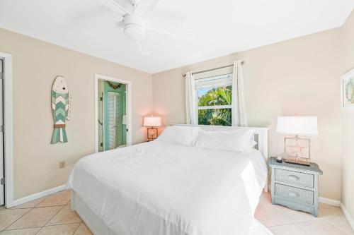 Giường trong phòng chung tại AMI Breeze