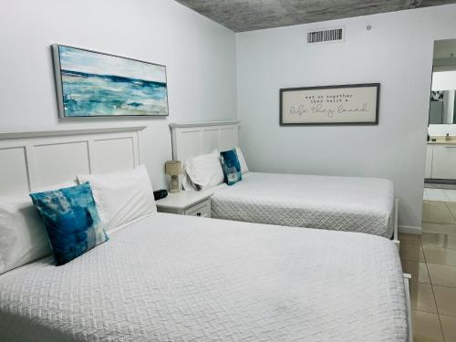 Classy 2BD 2BTH at Midblock with FREE PARKING photo 14