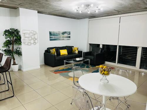Classy 2BD 2BTH at Midblock with FREE PARKING photo 12