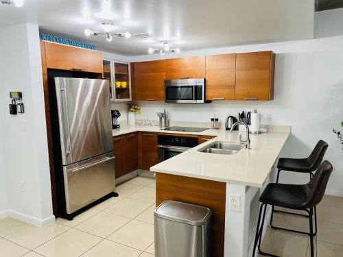 Classy 2BD 2BTH at Midblock with FREE PARKING photo 10
