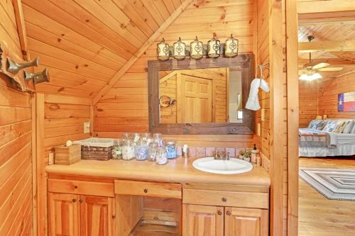 Koupelna v ubytování Rim Rock Cabin