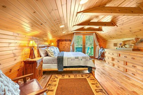 Posezení v ubytování Rim Rock Cabin