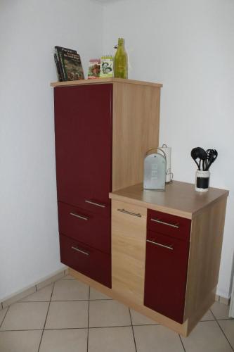 a wooden cabinet with a counter top and a counter at Ferienwohnung In Bedburg Hau in Bedburg Hau