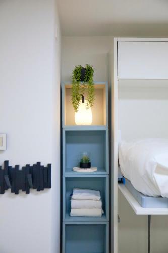 a bedroom with a blue book shelf next to a bed at De Coaster & Aquarium Ponton in Rotterdam