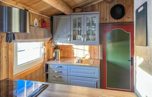 Kuchyň nebo kuchyňský kout v ubytování Lovely Home In Sjusjøen With Wifi