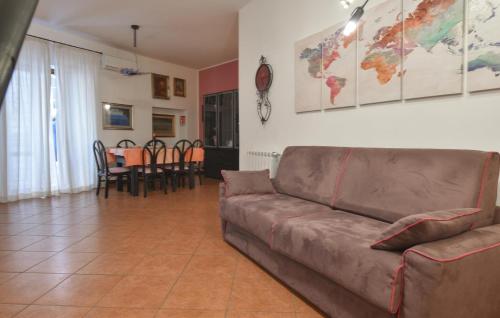 Χώρος καθιστικού στο Gorgeous Apartment In Palermo With Wifi