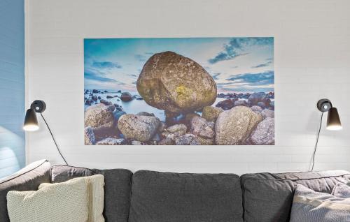 Χώρος καθιστικού στο Awesome Home In Rønne With Wifi