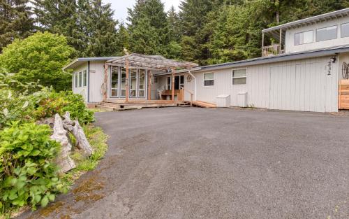 an empty driveway in front of a house at The Boat House in Yachats