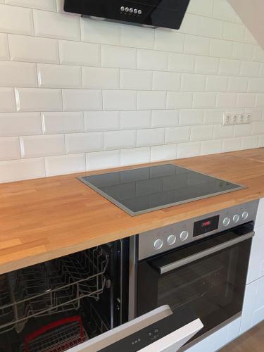 a stove top oven in a kitchen with a counter at Ferienwohnung Auf der Höhe in Erbach im Odenwald