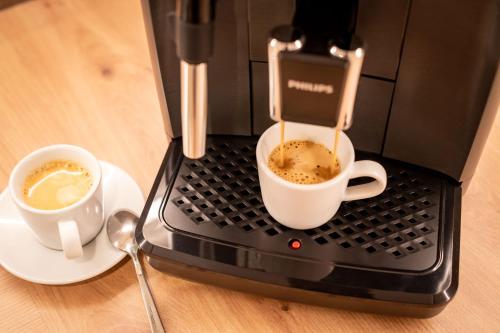 Tetera y cafetera en Ferienwohnung Fankhauser