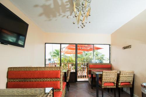 Χώρος καθιστικού στο Royal Inn Beach Hutchinson Island