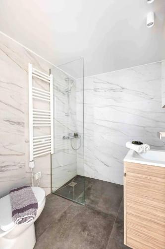 2br Apt Near Ancient Stadium MK