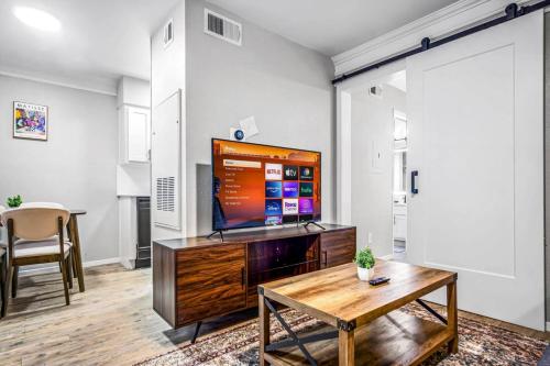 Kuchyň nebo kuchyňský kout v ubytování Elegant 1BR Haven - 10 Min to Downtown Austin