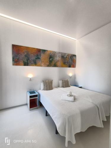 a bedroom with two beds and a painting on the wall at San José y Maderuelo A in Ávila
