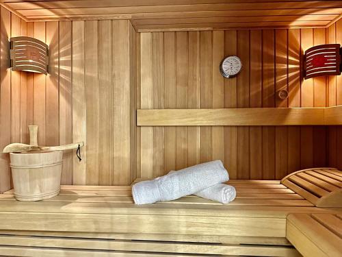 a sauna with two rolled towels and a clock at Ferienwohnung Dünenloft 7 im Haus Düne 7 Prora in Binz