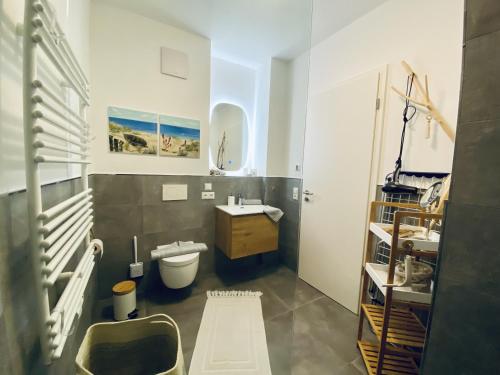 a bathroom with a sink and a toilet at Ferienwohnung Strandkorb & Mee h r Parkvillen Carlota und Candela Baabe in Baabe