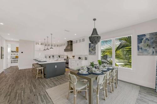 a kitchen and dining room with a table and chairs at Coming In Hot in Holmes Beach