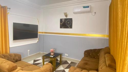 Χώρος καθιστικού στο Le grand pré SANTA LUCIA BONAMOUSSADI WIFI ILLIMITÉ FORAGE GROUPE ÉLECTROGÈNE À 50m DE LA ROUTE