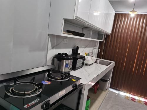 Una cocina o zona de cocina en Samong Transient House