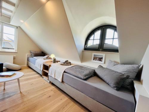 Ένα ή περισσότερα κρεβάτια σε δωμάτιο στο Ferienhaus Auszeit 14 Feriendorf Klein Stresow Rügen by ruyastay