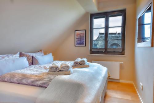 a bedroom with a bed with towels on it at Ferienhaus Große Lage 16 Feriendorf Klein Stresow Rügen by ruyastay in Putbus