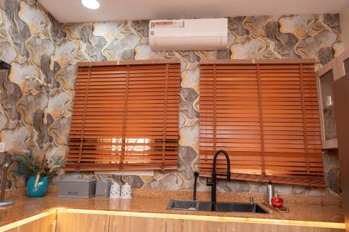 Gallery image of Cozy and Stylish 2bed Escape Duplex in Osapa London near Chevron Lagos in Maiyegun