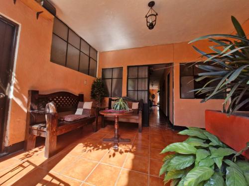 a living room with a couch and a table at Hospedaje El Viajero Antigua llI in Antigua Guatemala